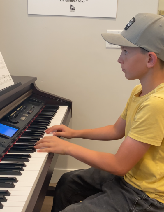 Piano and Emotional Expression: Helping Kids Convey Feelings Through Music